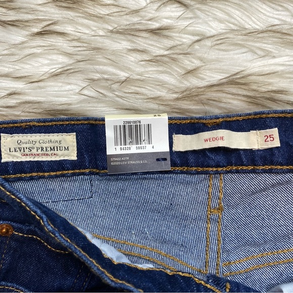 Levi’s Wedgie Icon High Rise Ankle Jeans Tapered Leg Dark Wash Size 25 NWT - Picture 13 of 15